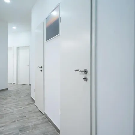 Modern Stylish At Location Apartament