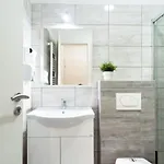 Modern Stylish At Location * Budapesta